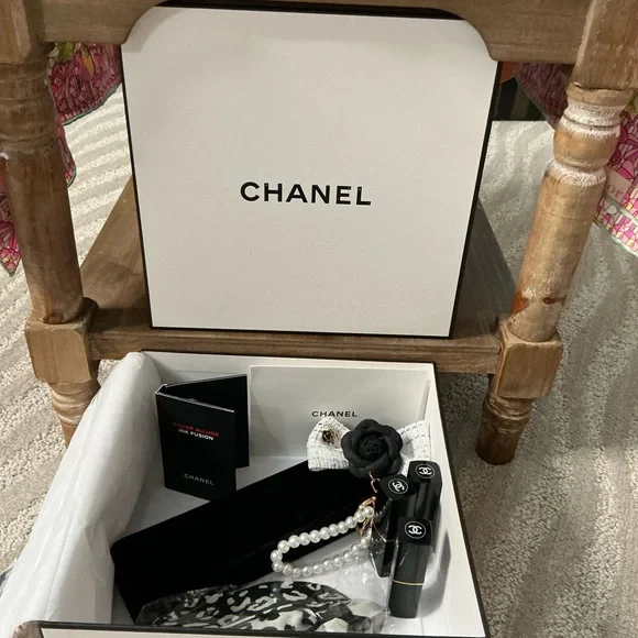 Chanel Black and White Beautiful Bundle - Picture 5 of 16